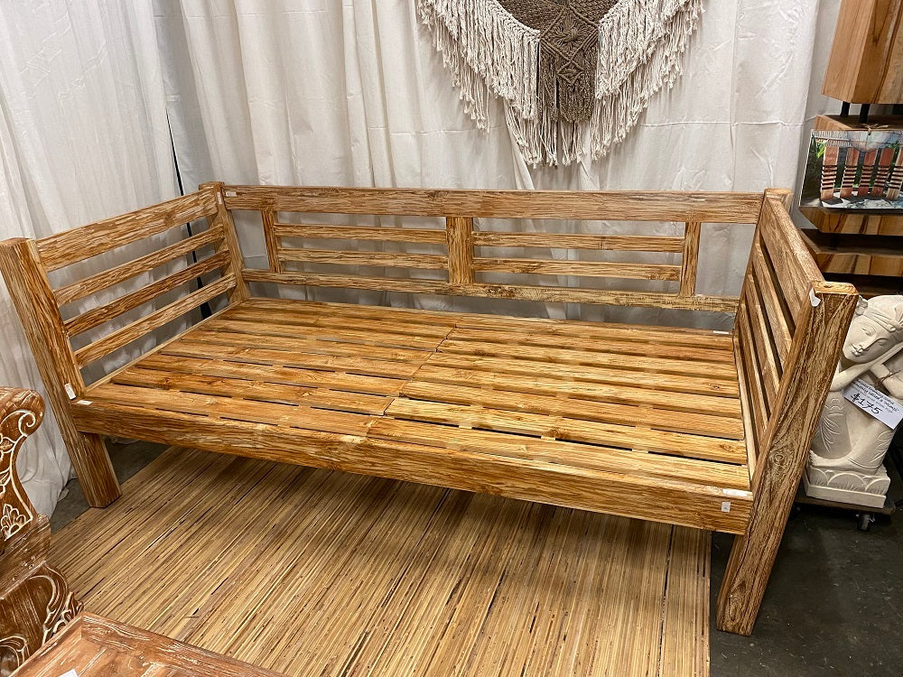 Mas Elde Recycled Teak Daybed Medium (Creamwash)