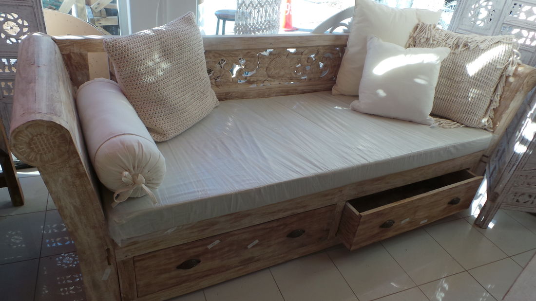 Batubulan Yanto Recycled Teak Daybed with Drawers Matthew Medium (Creamwash)