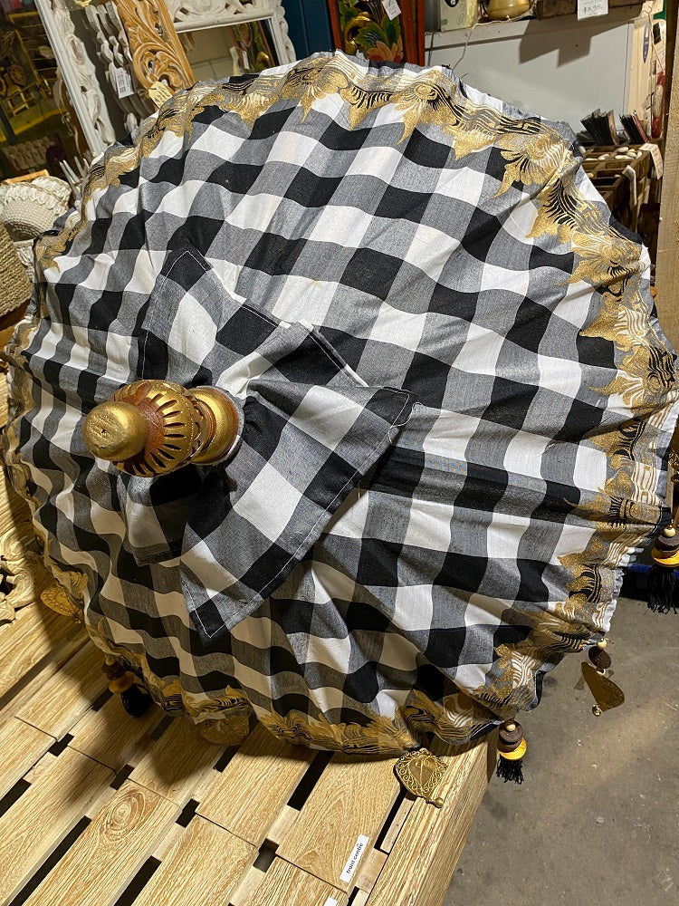 50cm Round Balinese Table Umbrella with wooden pole and stand - Red