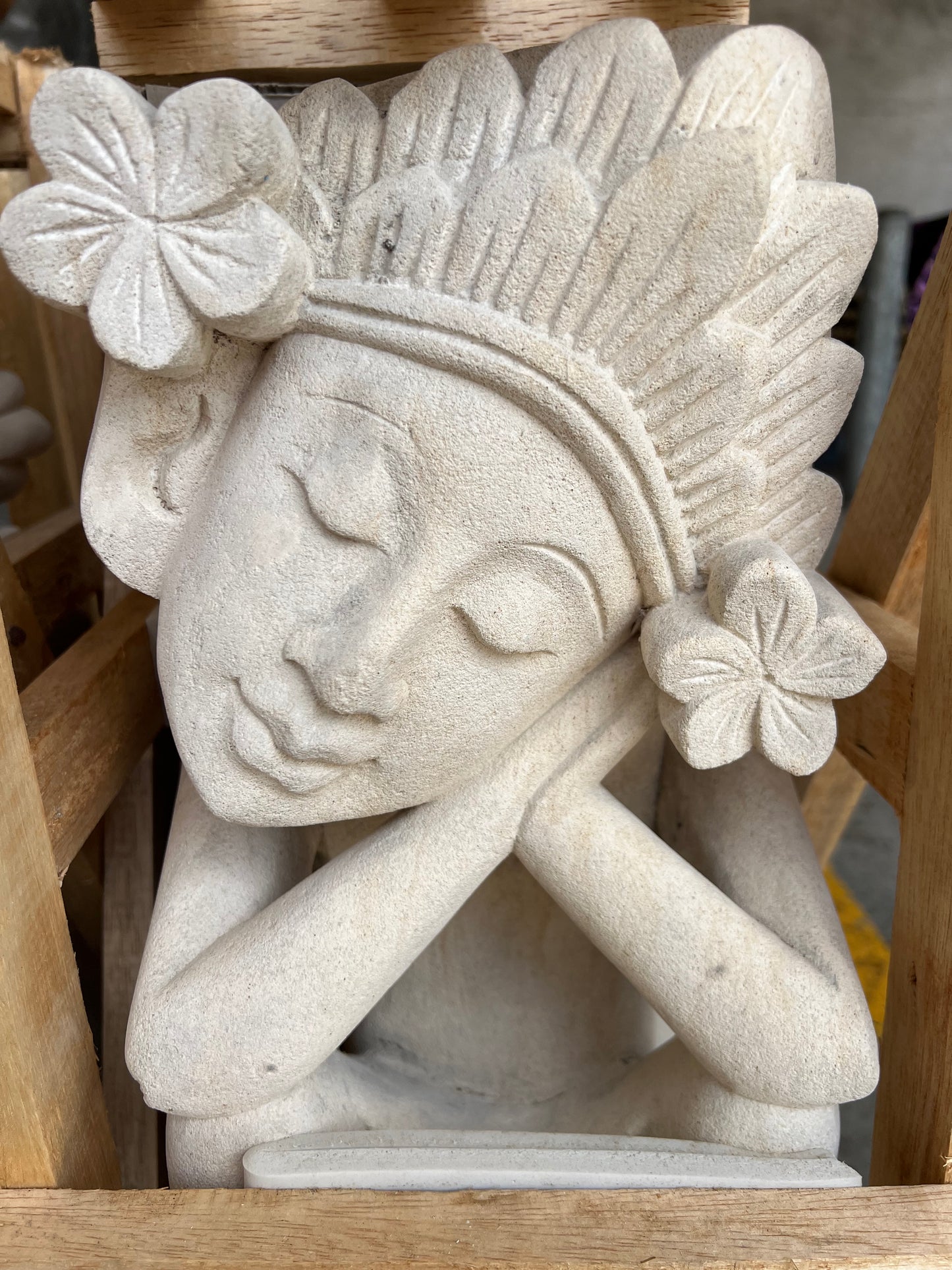 Mimpi Dreamer Janger (Dancer) headdress 60cm limestone statue